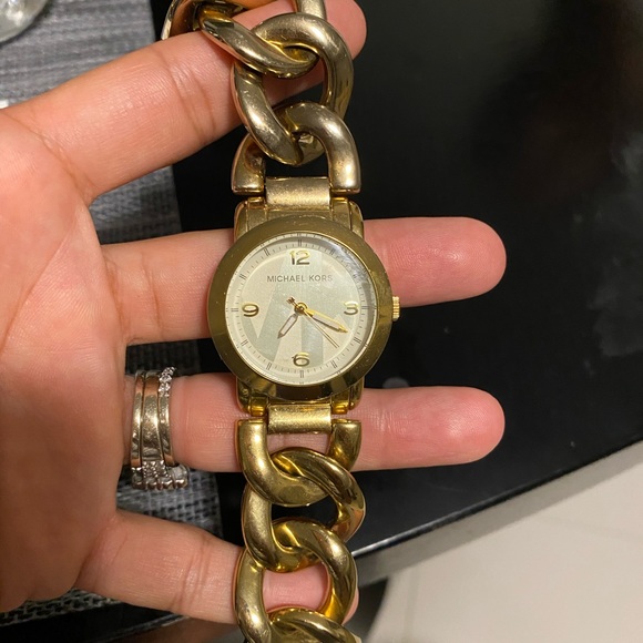 Preloved-Michael Kors gold watch 😍 - Picture 1 of 4